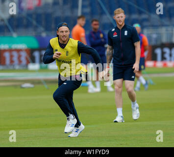 Unis Riverside, Chester-le-Street, Durham, Royaume-Uni. 2 juillet, 2019. Coupe du Monde de Cricket ICC, de la formation et des conférences de presse, Jos Buttler et Ben Stokes durant la séance de formation de l'Angleterre cet après-midi avant la dernière étape demain groupe match contre la Nouvelle-Zélande : Action Crédit Plus Sport/Alamy Live News Banque D'Images