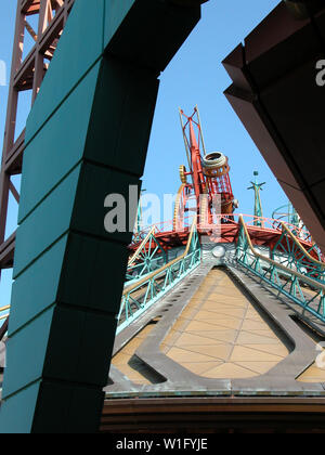 De la Terre à la Lune, aka Space Mountain, un rollercoaster à Discoveryland, Disneyland, Paris, France Banque D'Images