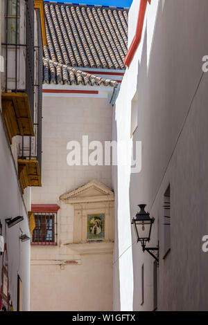 Narroiw rues ou ruelles dans le quartier de Santa Cruz ou ancien quartier juif de Séville Espagne Banque D'Images