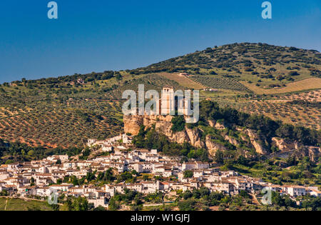 Iglesia de la Villa, église du 16ème siècle construit à l'ancienne forteresse arabe au-dessus du village de Montefrio, province de Grenade, Andalousie, Espagne Banque D'Images