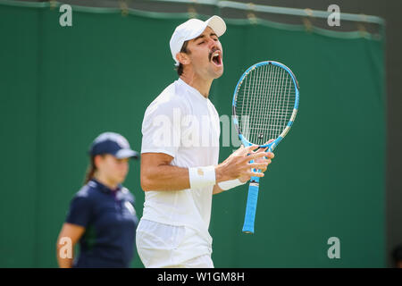 Wimbledon, Londres, Royaume-Uni. 2 juillet, 2019. La Jordanie Thompson de l'Australie réagit au cours du premier tour du tournoi de Wimbledon le match Tennis Championships contre Nick Kyrgios de l'Australie à l'All England Lawn Tennis et croquet Club à Londres, Angleterre le 2 juillet 2019. Credit : AFLO/Alamy Live News Banque D'Images