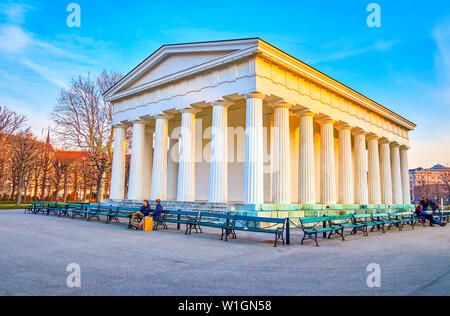 Vienne, Autriche - 18 février 2019 : Le bâtiment de style grec en forme de temple antique, appelé le Temple de Thésée, situé dans la région de Volksgarten (P Banque D'Images