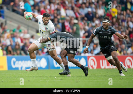 Londres, Royaume-Uni. 26 mai, 2019. L'avant-dernier tournoi du monde HSBC Série de rugby à 7 sur 25 et 26 mai 2019 à Londres (GB). Martin Iosefo (USA, 12) est maintenu par Nacuqu Waisea (Fidji, 8). Credit : Jürgen Kessler/dpa/Alamy Live News Banque D'Images