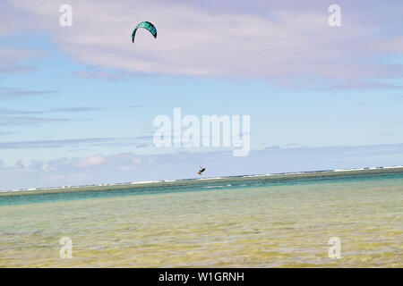 Kitesurfer au Kitesurf Tonga Resort, Uoleva Tonga Haapai, Banque D'Images