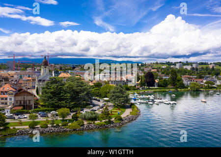 Vue aérienne de Morges city waterfront au bord de la lac Léman en Suisse Banque D'Images