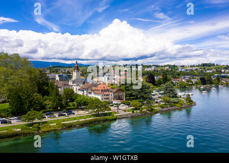 Vue aérienne de Morges city waterfront au bord de la lac Léman en Suisse Banque D'Images