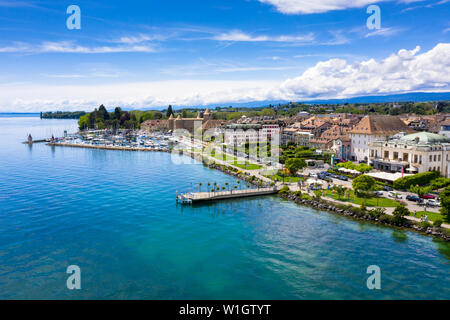 Vue aérienne de Morges city waterfront au bord de la lac Léman en Suisse Banque D'Images