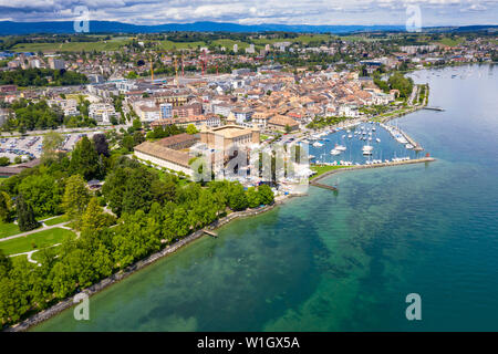 Vue aérienne de Morges château au bord de la lac Léman en Suisse Banque D'Images