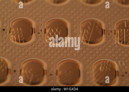 Un regard nostalgique de retour à un modèle plus ancien clavier téléphone cellulaire qui a inauguré une nouvelle ère de la technologie et les signatures numériques cachées à l'intérieur. Banque D'Images