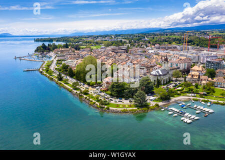 Vue aérienne de Morges city waterfront au bord de la lac Léman en Suisse Banque D'Images