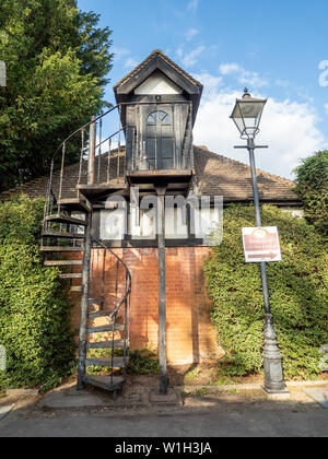 Terrain Du Manoir De Bhaktivedanta. Maison de campagne mock-Tudor donnée par George Harrison comme centre de rituels et d'apprentissage ISKCON. Banque D'Images