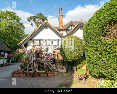 Terrain Du Manoir De Bhaktivedanta. Maison de campagne mock-Tudor donnée par George Harrison comme centre de rituels et d'apprentissage ISKCON. Banque D'Images