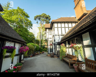 Terrain Du Manoir De Bhaktivedanta. Maison de campagne mock-Tudor donnée par George Harrison comme centre de rituels et d'apprentissage ISKCON. Banque D'Images