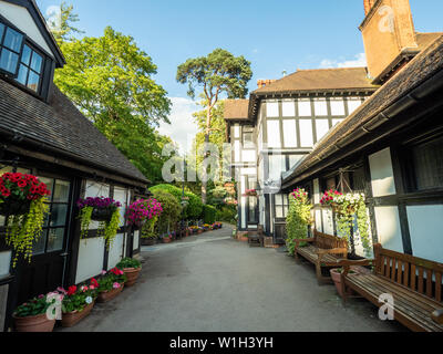 Terrain Du Manoir De Bhaktivedanta. Maison de campagne mock-Tudor donnée par George Harrison comme centre de rituels et d'apprentissage ISKCON. Banque D'Images