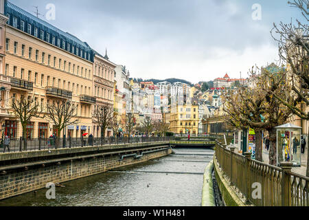 République tchèque. Karlovy Vary. Pont sur la rivière Teplá. Banque D'Images