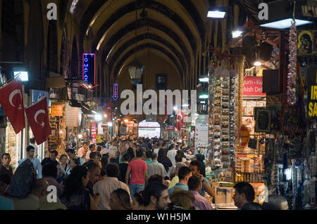 Foules pack le Grand Bazar à Istanbul, Turquie. (C) 2010 Tom Kelly Banque D'Images