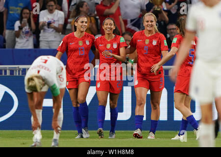 2 juillet 2019 Lyon, France Coupe du Monde de la FIFA 2019 Femmes Angleterre v USA N° 23 Christen Press de USA marque le 1-0 Banque D'Images