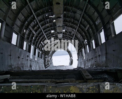 La vue de l'intérieur de l'épave d'avion DC-3 s'est écrasé en Islande Banque D'Images