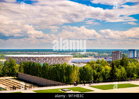 Volgograd, Russie - 29 mai 2019 : Vue de la Volga et du stade de football Arena de Volgograd, construit pour la Coupe du Monde de la FIFA 2018, à partir de la hauteur de la Ma Banque D'Images