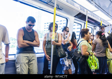 Miami Florida,Omni Loop,Metromover,transport public,transport de masse,transport automatisé de personnes,passagers riders, Black Blacks African AF Banque D'Images