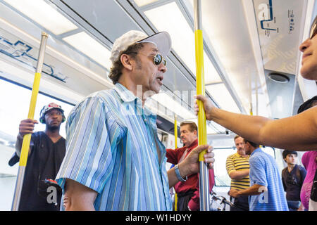 Miami Florida,Omni Loop,Metromover,transport public,transport de masse,transport automatisé de personnes,passagers riders, Black Blacks African AF Banque D'Images