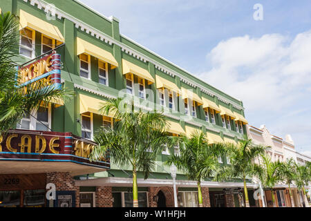 Fort ft. Myers Florida,River District,First 1st Street,Arcade Theatre,bâtiment historique,préservation,restauré,rénové,fenêtre,auvent,jaune,marquise,F Banque D'Images