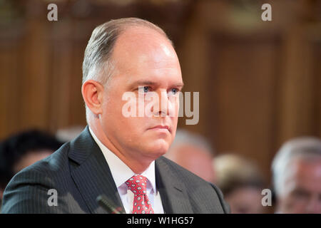 Douglas D. Jones, Représentant permanent adjoint, Mission des États-Unis auprès de l'OTAN, au cours d'une audience sur le terrain de la Commission américaine sur la sécurité et Cooper Banque D'Images