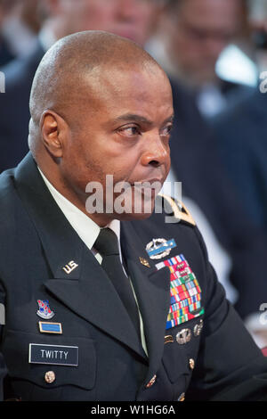 Le lieutenant général Stephen M. Twitty, commandant adjoint, United States European Command sur le terrain lors d'un audition de la Commission des États-Unis sur la sécurité et la coopération Banque D'Images