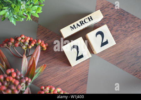 Date de mois de mars. Table en bois de diamants pour l'arrière plan. Banque D'Images