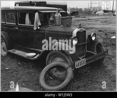 Sacramento, Californie. Un autre gros plan sur les conditions de vie des travailleurs agricoles en squat . . . ; Portée et contenu : la légende complète se lit comme suit : Sacramento, en Californie. Un autre gros plan sur les conditions de vie des travailleurs agricoles en camp de squatters. Banque D'Images