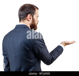 Vue arrière sur l'homme en costume d'affaires et montre permanent avec la main tendue, paume ouverte. Banque D'Images