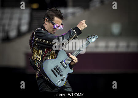 Londres, Angleterre : Muse effectuer sur la soirée d'ouverture de leur théorie Simulation UK tour à la London Stadium. Avec : Matt Bellamy Où : London, Royaume-Uni Quand : 01 Juin 2019 Crédit : Neil Lupin/WENN Banque D'Images