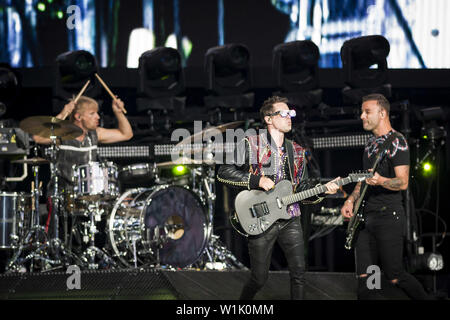 Londres, Angleterre : Muse effectuer sur la soirée d'ouverture de leur théorie Simulation UK tour à la London Stadium. Avec : Matt Bellamy, Chris Wolstenholme et Dominic Howard Où : London, Royaume-Uni Quand : 01 Juin 2019 Crédit : Neil Lupin/WENN Banque D'Images