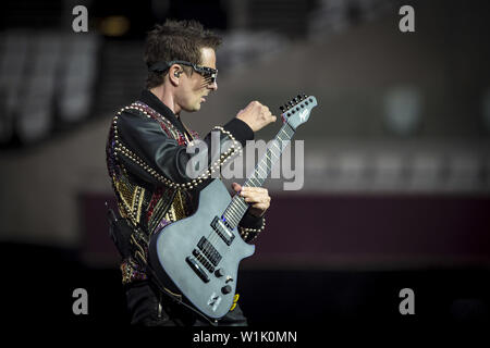 Londres, Angleterre : Muse effectuer sur la soirée d'ouverture de leur théorie Simulation UK tour à la London Stadium. Avec : Matt Bellamy Où : London, Royaume-Uni Quand : 01 Juin 2019 Crédit : Neil Lupin/WENN Banque D'Images