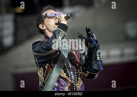 Londres, Angleterre : Muse effectuer sur la soirée d'ouverture de leur théorie Simulation UK tour à la London Stadium. Avec : Matt Bellamy Où : London, Royaume-Uni Quand : 01 Juin 2019 Crédit : Neil Lupin/WENN Banque D'Images