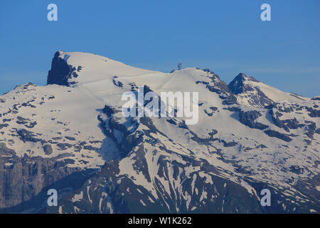 Mont Titlis vue depuis le mont Stanserhorn, Suisse. Banque D'Images