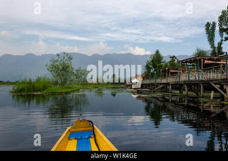 De belles vues à partir d'un trajet sur shikara Dal Lake, à Srinagar, Jammu-et-Cachemire, l'Inde Banque D'Images