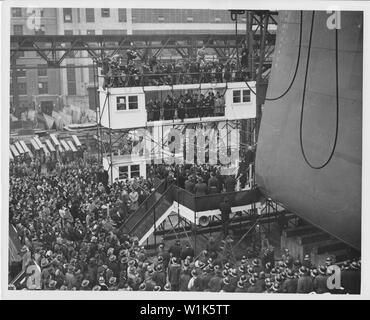 L'USS North Carolina ; lancement de l'USS North Carolina cérémonie de lancement en 1940. Boîte : 19LCM, BB-55 à BB-56 ; Dossier : lancement BS 73072 ; F-1112-C-68 ; 9-11 Banque D'Images