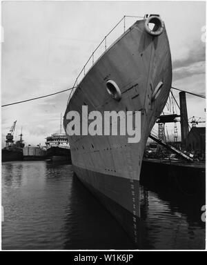 United Kingdom. Clydeban, en Écosse. Tout soudé britannique premier destroyer obtient sa touche finale à la cour de Clydebank Fairfield Shipbuilding and Engineering Company, où 4 000 hommes travaillent trois quarts de travail pour garder le chantier ouvert toute autour de l'horloge. La cour est aussi vieux destroyers et repose la construction de nouveaux pétroliers. L'accent du programme naval est sur l'artisanat comme des destroyers, des frégates, des dragueurs qui se réunira la menace sous-marine Banque D'Images