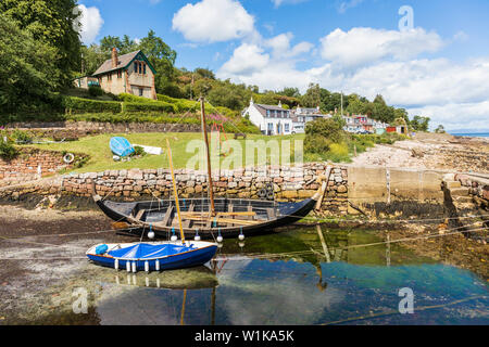 Village de Corrie et Harbour sur l'île d'Arran, Firth of Clyde, en Écosse, Royaume-Uni Banque D'Images