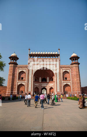 La grande porte, zone Jilaukhana, Taj Mahal, Agra, Inde Banque D'Images