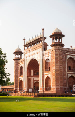 La grande porte, zone Jilaukhana, Taj Mahal, Agra, Inde Banque D'Images