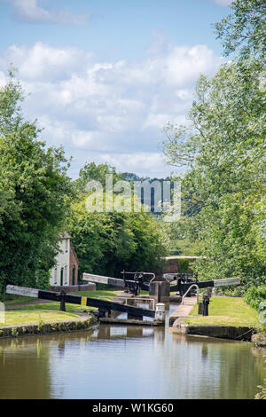 Chalet sur le canal de Worcester et Birmingham canal près de Stoke Pound, Worcestershire, Angleterre, RU Banque D'Images