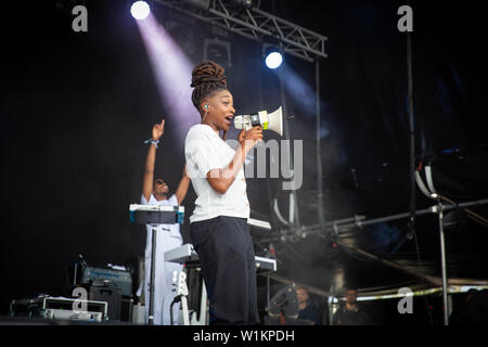 Sandvika, Norvège - Juillet 02, 2019. Le rappeur et parolier anglais peu Simz effectue un concert live au cours de la Norwegian music festival 2019 Kardetten à Sandvika. (Photo crédit : Gonzales Photo - Tord Litleskare). Banque D'Images