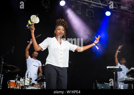 Sandvika, Norvège - Juillet 02, 2019. Le rappeur et parolier anglais peu Simz effectue un concert live au cours de la Norwegian music festival 2019 Kardetten à Sandvika. (Photo crédit : Gonzales Photo - Tord Litleskare). Banque D'Images