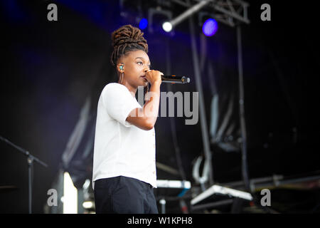 Sandvika, Norvège - Juillet 02, 2019. Le rappeur et parolier anglais peu Simz effectue un concert live au cours de la Norwegian music festival 2019 Kardetten à Sandvika. (Photo crédit : Gonzales Photo - Tord Litleskare). Banque D'Images