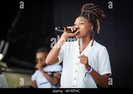 Sandvika, Norvège - Juillet 02, 2019. Le rappeur et parolier anglais peu Simz effectue un concert live au cours de la Norwegian music festival 2019 Kardetten à Sandvika. (Photo crédit : Gonzales Photo - Tord Litleskare). Banque D'Images