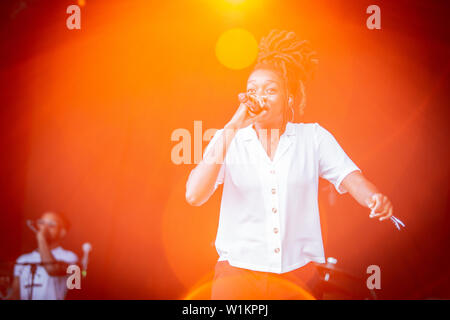 Sandvika, Norvège - Juillet 02, 2019. Le rappeur et parolier anglais peu Simz effectue un concert live au cours de la Norwegian music festival 2019 Kardetten à Sandvika. (Photo crédit : Gonzales Photo - Tord Litleskare). Banque D'Images