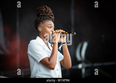 Sandvika, Norvège - Juillet 02, 2019. Le rappeur et parolier anglais peu Simz effectue un concert live au cours de la Norwegian music festival 2019 Kardetten à Sandvika. (Photo crédit : Gonzales Photo - Tord Litleskare). Banque D'Images