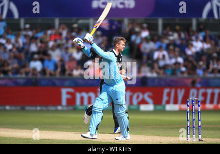 Jason Roy l'Angleterre réagit après avoir été pris de court par la Nouvelle-Zélande Mitchell Santner (pas sur la photo) au cours de l'ICC Cricket World Cup Match au stade Riverside, Durham Chester-le-Street. Banque D'Images